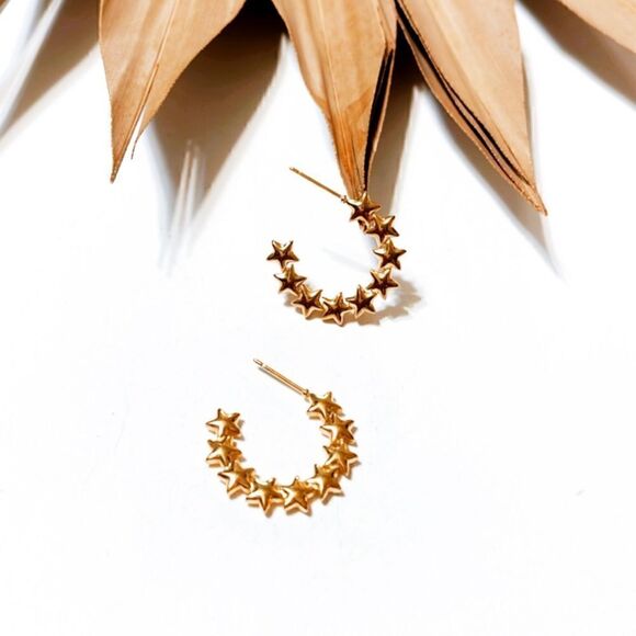 Gold star hoop earrings S484 - Picture 1 of 2